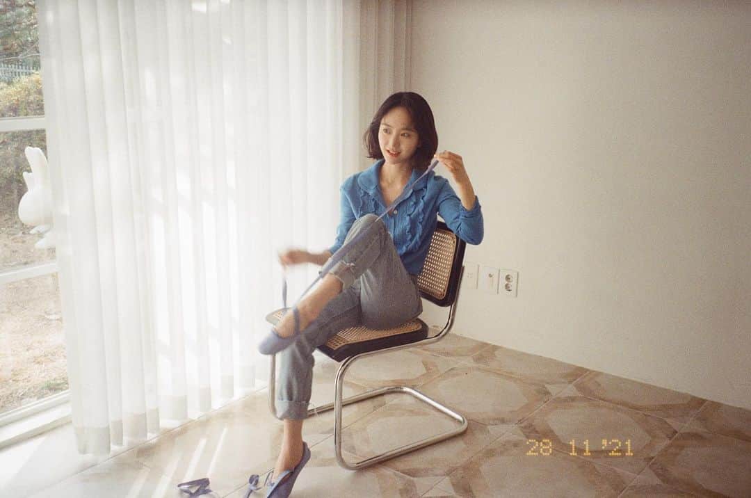 ウォン・ジナのインスタグラム：「현선씨의 필름카메라, 작년겨울」