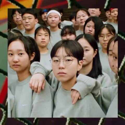 チェ・ヘジンのインスタグラム：「가능성은 이미 우리 안에 있어. 서로의 눈을 통해 발견해 주면 돼. 너의 운동장도 바꾸고 싶다면, Nike.com에서 모두의 운동장 챌린지에 참여해 봐.  끝없이 서로의 가능성을 믿다. #나이키 #모두의 운동장  Possibility is already in us. We just need each other to discover it. The more we play together, the more possibilities we discover. Transform your playground at http://Nike.com.  Never done believing in each other. #Nike #PlaygroundForAll」