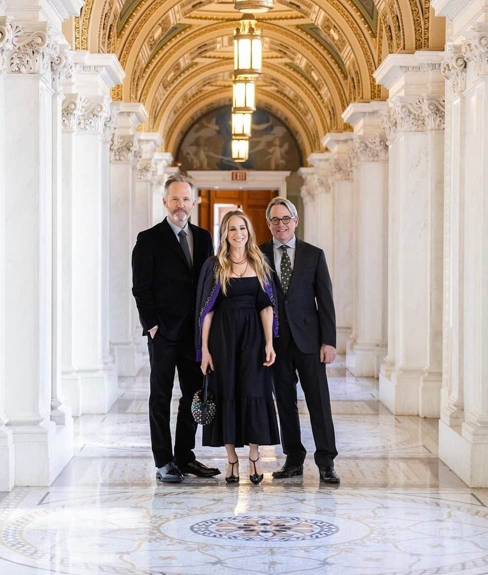 ジョン・ベンジャミン・ヒッキーのインスタグラム：「Very proud to be part of the great Neil Simon’s @librarycongress induction ceremony with the two actors i discovered to be in @plazasuitebway」