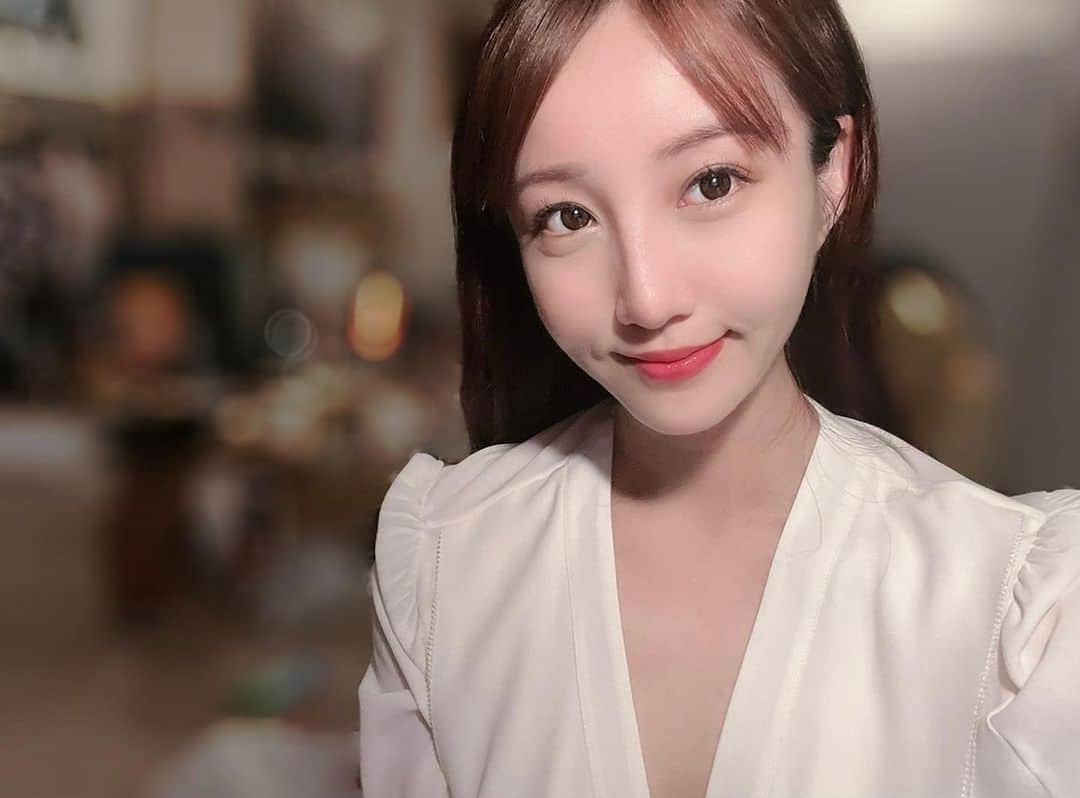 のインスタグラム：「マックイーンのシャツ頂いたよ👗 形がめちゃくちゃ綺麗🥰」