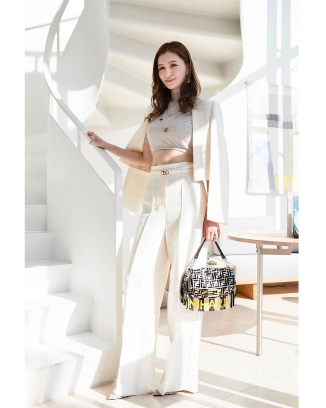 平山美春のインスタグラム：「WWD JAPAN @wwd_jp の連載「今月の平山美春さん」掲載されています✨ 今月は先月行ったパリコレのレポートなど🇫🇷ご紹介しています✨ ぜひご覧ください😇 . 今月の平山美春さん vol.5 パリコレのフロントローを満喫し、「ルイ・ヴィトン」の真髄に触れる https://www.wwdjapan.com/articles/1355966 . 取材時の衣装は Pantsuit,tops,bag @fendi  Jewelry @vancleefarpels  . #wwd #wwdjapan  #paris #pariscollection  #fashion #fashiongram #instafashion」