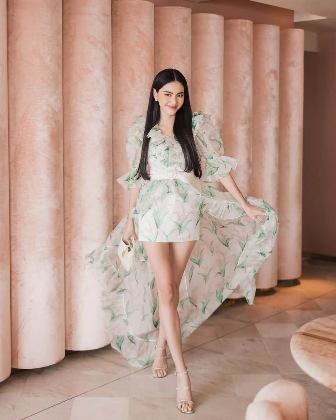 マイ・ダーウィカーのインスタグラム：「จิ้มที่แก้มดาวิในรูปสัก 2 ทีได้ไหมคะ😜❤️」