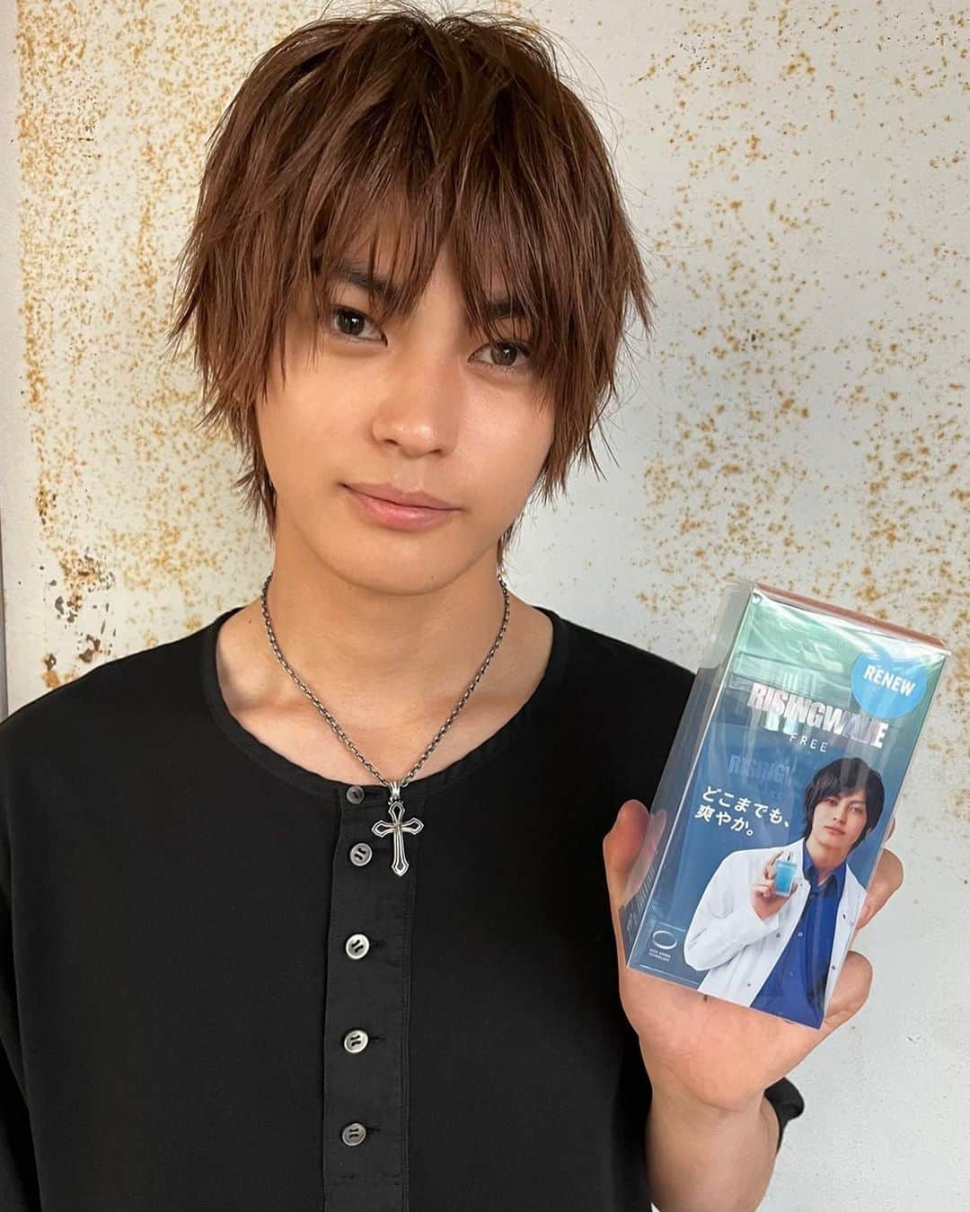 神尾楓珠さんのインスタグラム写真 - (神尾楓珠Instagram)「昨日は #ナンバMG5 第2話でした！ お待たせしてしまい申し訳ありませんでした。 観てくださった皆様ありがとうございました！  そして、僕がイメージキャラクターを務める 人気香水ブランド「#ライジングウェーブ」の 限定デザインの商品がドン・キホーテで 春から発売予定です！ また、この春からフリーのライトブルーが スギ薬局でも発売されます！ ぜひチェックしてください！」4月28日 11時14分 - kamio_fuju