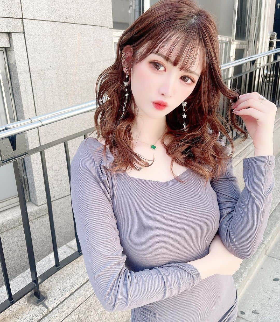 ゆうめろさんのインスタグラム写真 - (ゆうめろInstagram)「プリっ🍑🤍 @chibachaan にヘアセットしてもらったよ〜！ いつもありがとう🫣❤️❤️ ・ 30日は名古屋のファッションシエスタがあります！ ファッションショーに出演するので、 是非会いに来てください🍓🤍 ・ 洋服は、 @lucepopo_official 👗♡ タイトなデザインが可愛い！ ・ #サロンモデル   #ミスいちご」4月28日 12時13分 - yk.o0