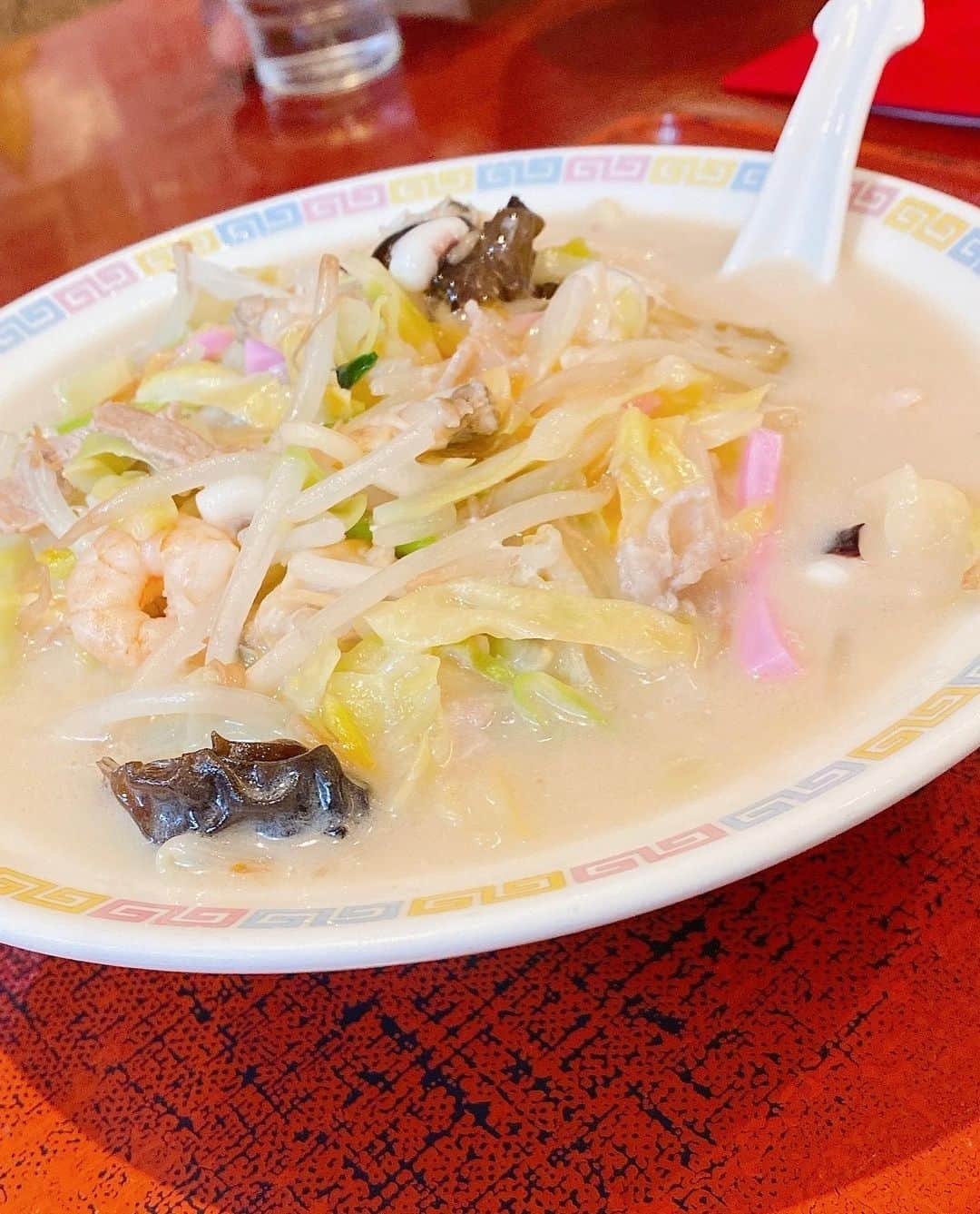 香西かおりさんのインスタグラム写真 - (香西かおりInstagram)「台湾鍋料理のお店 漬けたしじみを冷凍に。 これは伝統料理だそうですが、 絶品‼️ 紹興酒をロックで頂きました。  #香西かおり #飯スタグラム #台湾料理 #しじみ」4月28日 12時21分 - kaori_kouzai_official