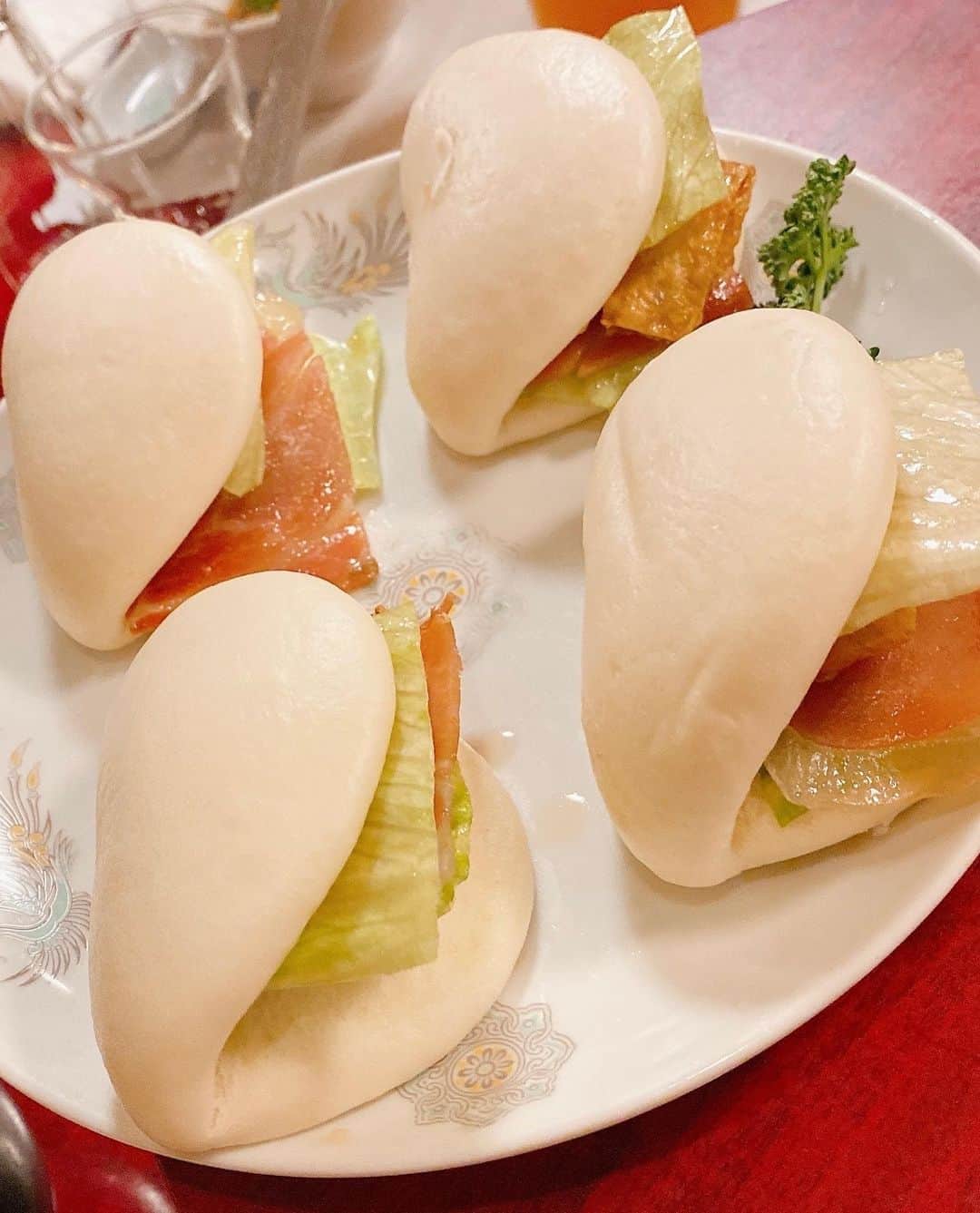 香西かおりさんのインスタグラム写真 - (香西かおりInstagram)「台湾鍋料理のお店 漬けたしじみを冷凍に。 これは伝統料理だそうですが、 絶品‼️ 紹興酒をロックで頂きました。  #香西かおり #飯スタグラム #台湾料理 #しじみ」4月28日 12時21分 - kaori_kouzai_official