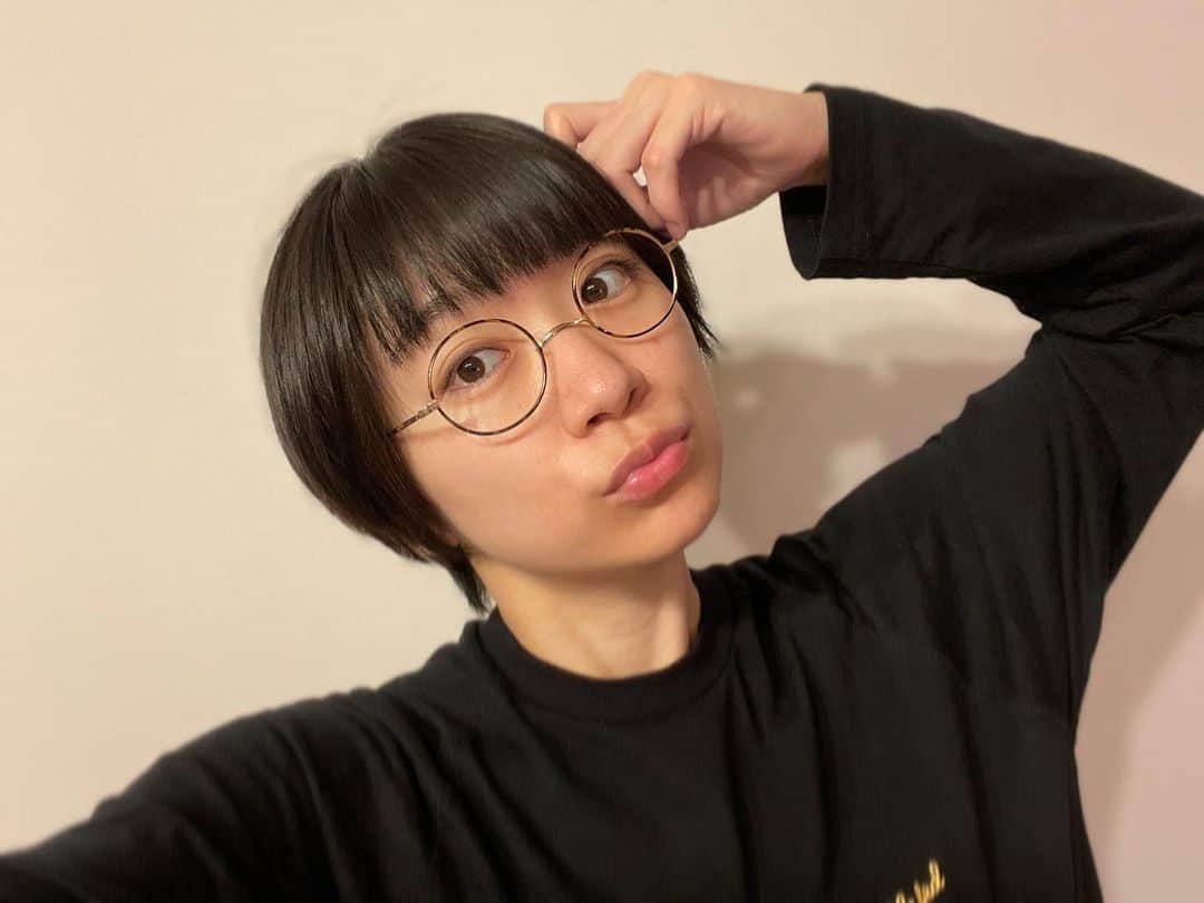 時東ぁみさんのインスタグラム写真 - (時東ぁみInstagram)「前髪切ったよー☆ ・ いつもメガネに合わせて切ってもらってるので、メガネを外すと少し短め！ でも、それがちょうどいい！！ ・ メガネ女のこだわりですっ！！！ ・ #時東ぁみ #メガネ#glasses #メガネ女子 #メガネ女 #前髪 #ぱっつん前髪 #美容室 #美容院 #こだわり」4月28日 18時52分 - amitokito