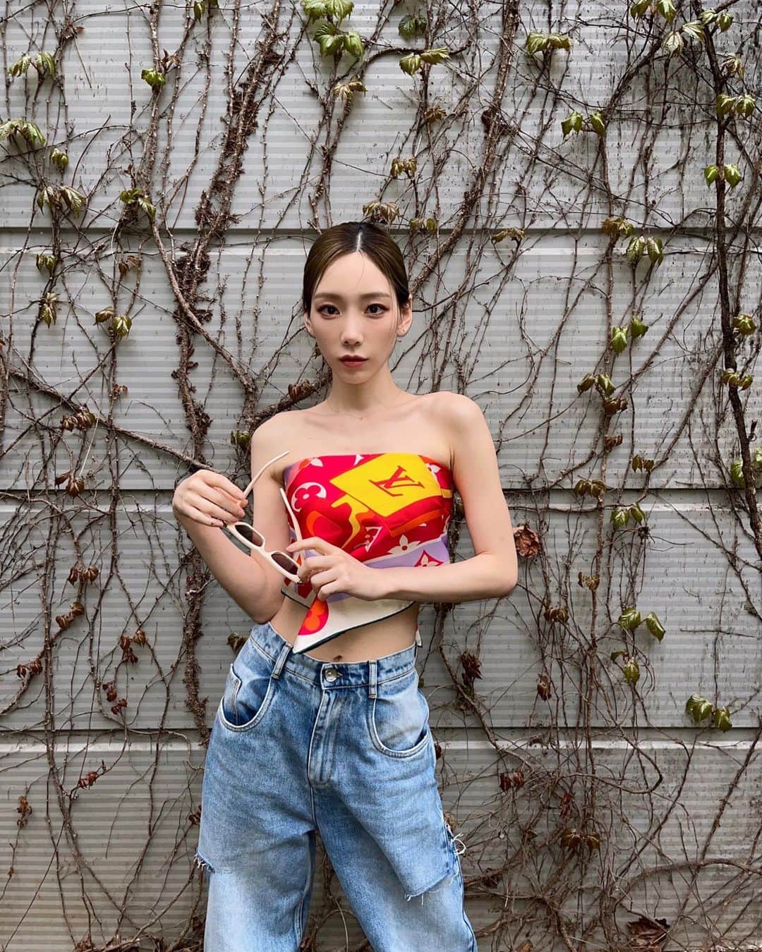テヨン のインスタグラム：「🌞 @louisvuitton #광고」