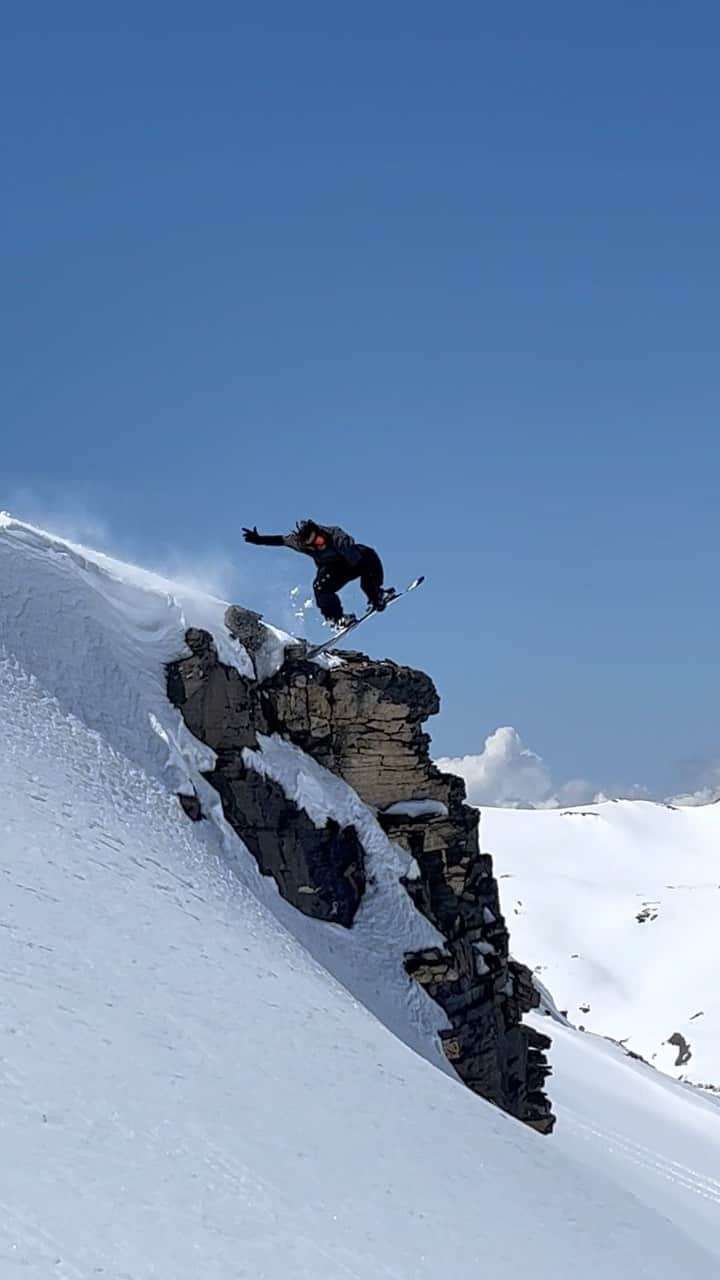 ステール・サンドベックのインスタグラム：「Catching the last bit of fluff on the mountain💨 #MonsterHellWeek」