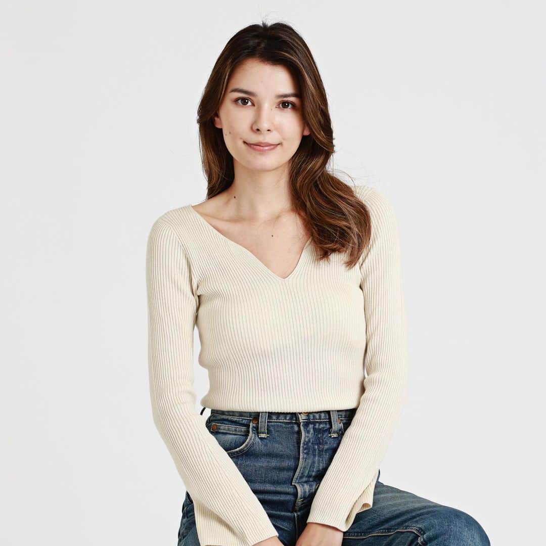 ケリーアンのインスタグラム：「A quick headshot at a photo shoot! ✌️😝📸 Appreciate it!!!🙏☺️  大人っぽ✨そして髪伸びたなー！w」