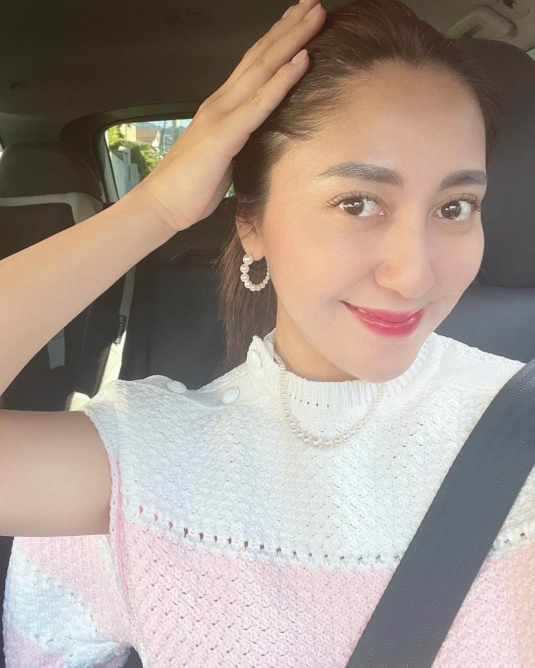 のインスタグラム：「眉のアートメイクを して頂きました🥰 ちょうど一年前にして頂いてから 今回はお直しに✨ でもお直しが必要ないくらい綺麗に残っていたので 眉頭の部分に毛感を足してもらったり メイクをする時に眉に少し高さをつけたくて 相談して理想通りに仕上げてもらいました❤️  私が信頼を寄せまくっている @brows.2016.o の大岡さん 丁寧で本当センスが良くて… もっと頻繁にお会いしたいのに 上手すぎて多分次は3年後くらいまで お直しいらないみたい…🤓  私は毛感が欲しい "眉毛"って感じの濃さがほしかったので いつもそうリクエストしています🥇 パウダーでソフトなアートメイクを 理想とされる方も多いみたいなので 是非相談に乗ってもらってくださいね🥰 #アートメイク　#芦屋 #大岡さん」