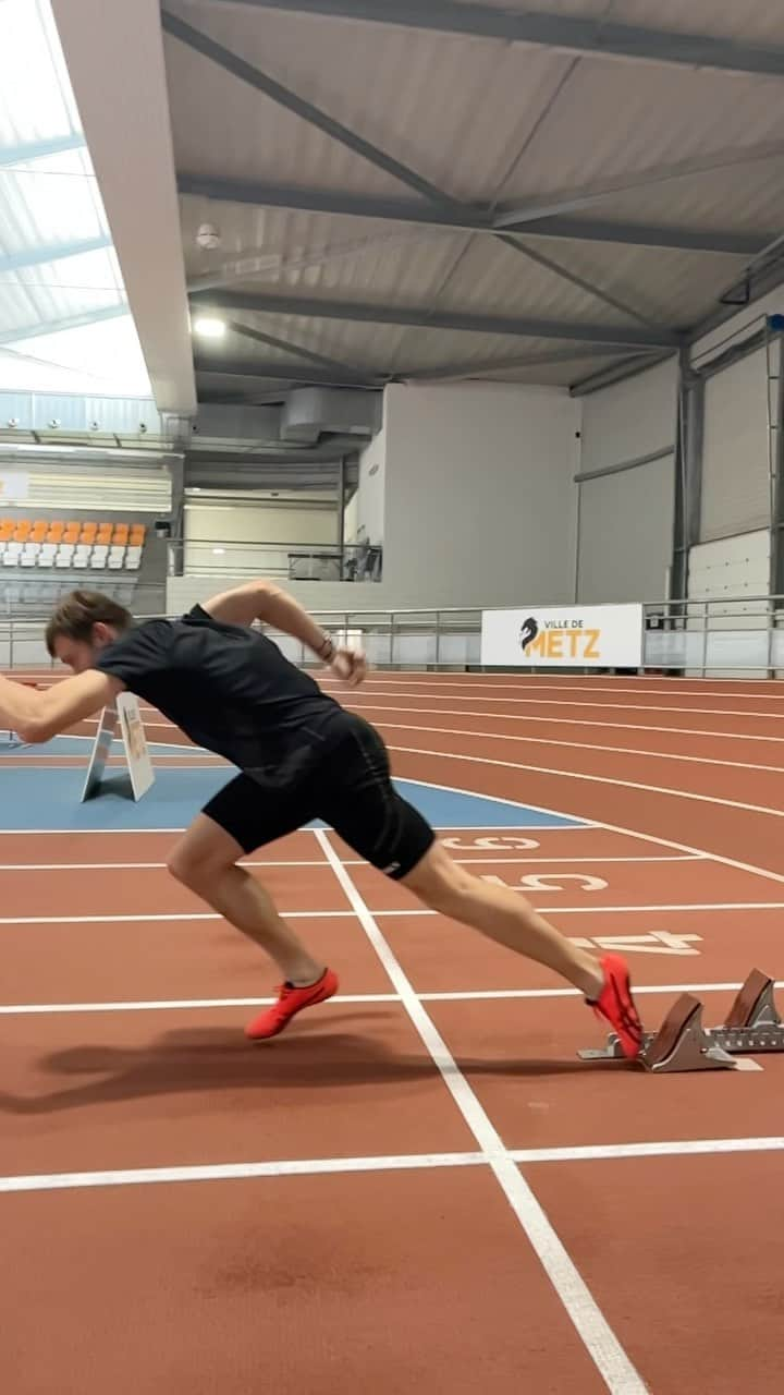 クリストフ・ルメートルのインスタグラム：「Hâte de me retrouver dans les starting-blocks en compétition 💪🏻  📷 @anaisgingembre   #asics #entrainement #sprint #sprinteur #athletisme #athlete #athletics #trackandfield #start #startingblocks #sprinter #training #trainingday #100m #200m #saisonestival #saison2022 #départ」