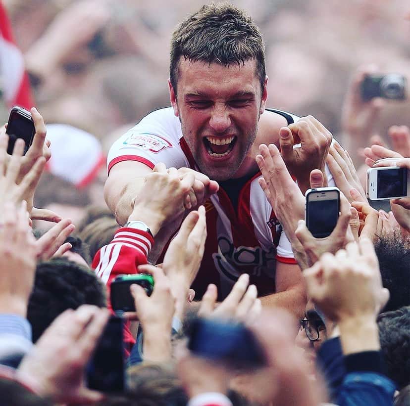 ケルビン・デイビスのインスタグラム：「This was a good day! 🔴⚪️#saintsfc #saints @southamptonfc」