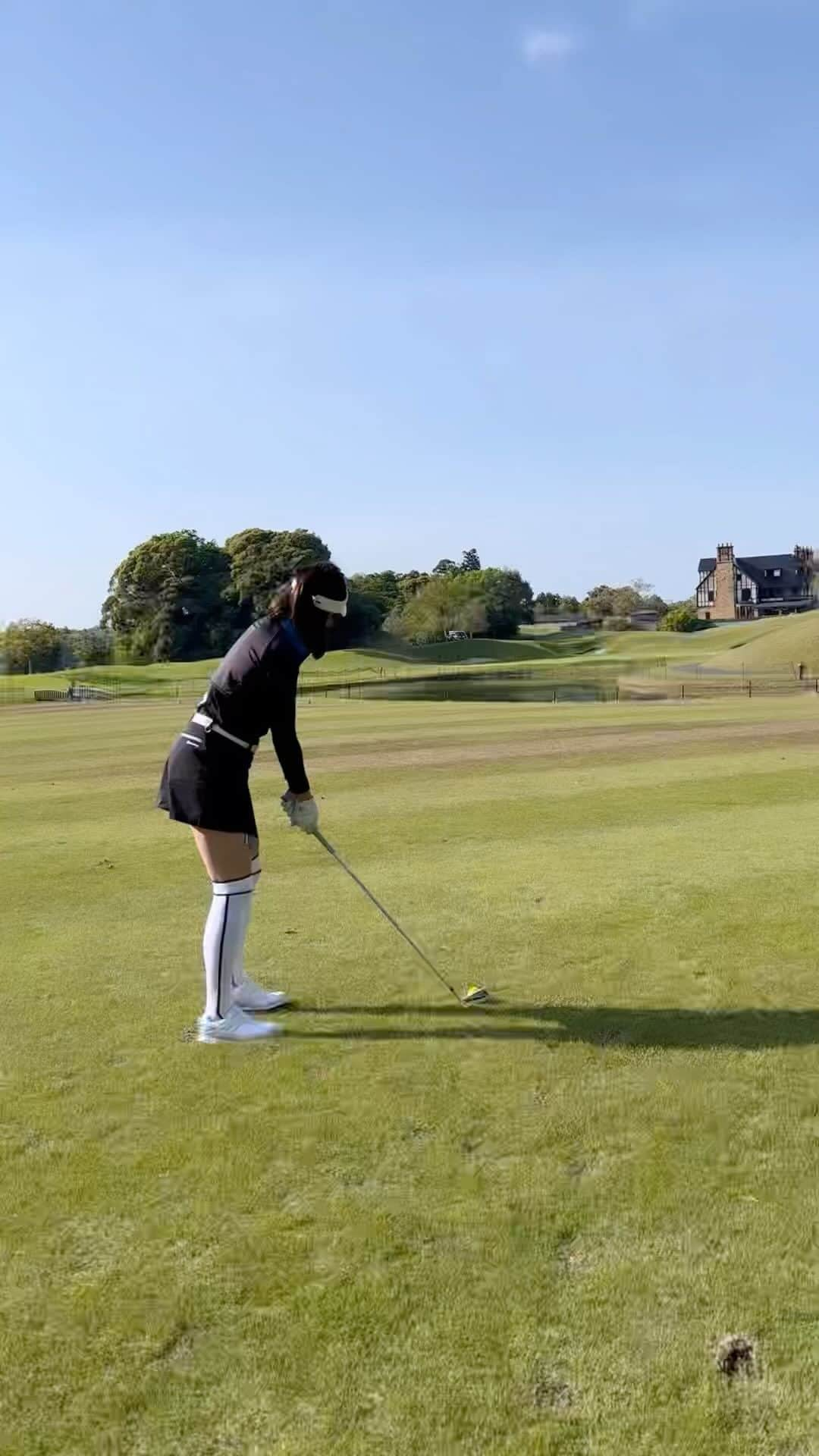 ライ・チャンのインスタグラム：「ドライバーの音好きっ アイアンの音も好きっ  あなたは〜⁉️⁉️  @taylormade_golf_japan  @taylormade_golf_japan_apparel_   #ライチャン#ライチャンのゴルフ#テーラーメイド#ツアーテーラーメイド#シムグローレ」