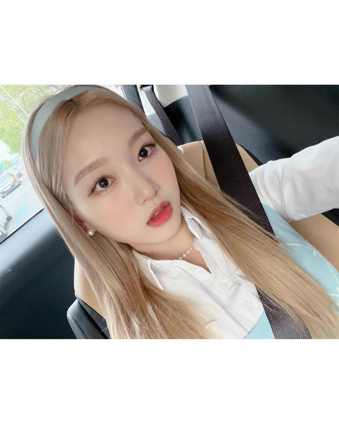 今月の少女さんのインスタグラム写真 - (今月の少女Instagram)「🦋 [#고원 / #GoWon] 🤍💙🦋💙🤍  #이달의소녀 #LOONA」4月28日 20時09分 - loonatheworld