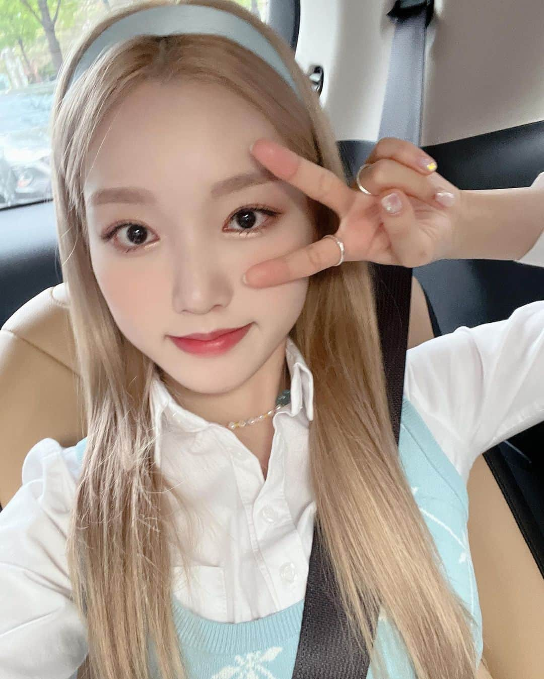 今月の少女さんのインスタグラム写真 - (今月の少女Instagram)「🦋 [#고원 / #GoWon] 🤍💙🦋💙🤍  #이달의소녀 #LOONA」4月28日 20時09分 - loonatheworld