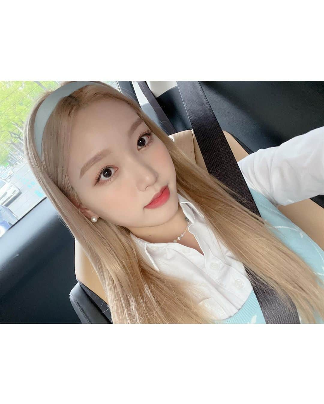 今月の少女さんのインスタグラム写真 - (今月の少女Instagram)「🦋 [#고원 / #GoWon] 🤍💙🦋💙🤍  #이달의소녀 #LOONA」4月28日 20時09分 - loonatheworld