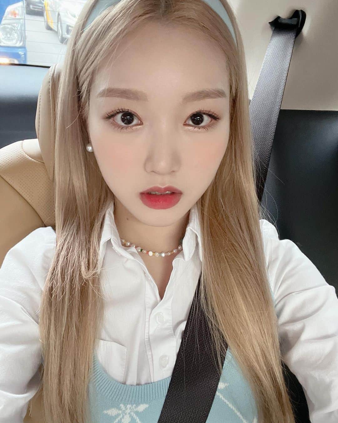 今月の少女のインスタグラム：「🦋 [#고원 / #GoWon] 🤍💙🦋💙🤍  #이달의소녀 #LOONA」