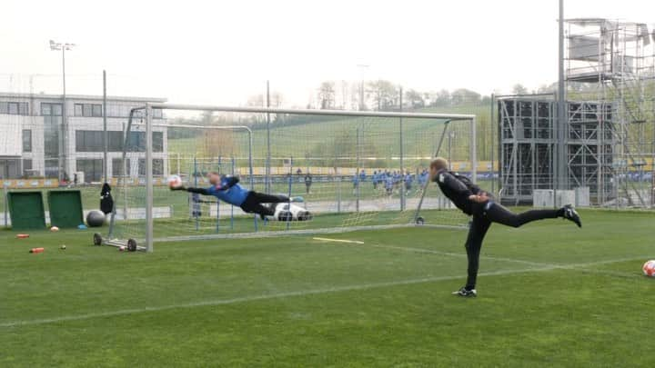 オリヴァー・バウマンのインスタグラム：「Fokus auf das nächste Spiel   #InsideOli  #WarmUp #Technik #Kraftübertragung #Training #TSGHoffenheim #goalkeepertraining #torwarttraining」