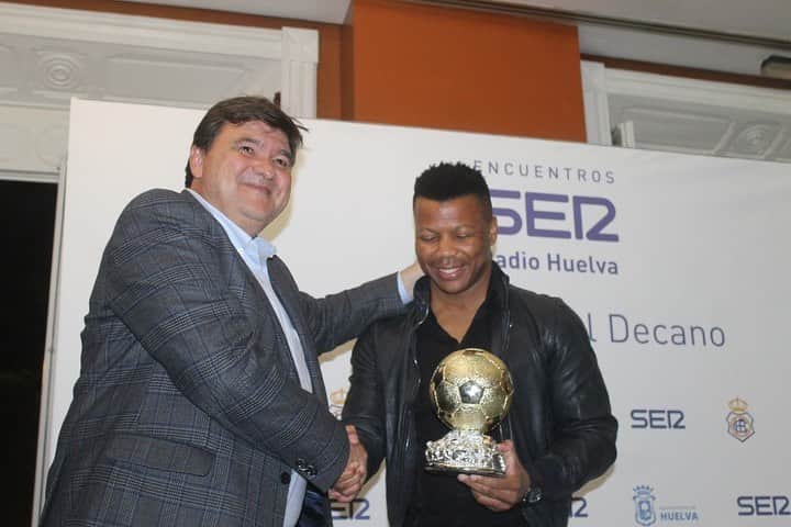 イケチュク・ウチェのインスタグラム：「Momentos inolvidables 🙏🏾💪🏽⚽️ #priceless #U8 #AbamandiAba @recreativohuelva @franbargar @aytohuelva @radiohuelva @huelvainformacion #leyendasdeldecano #leyendaviva」