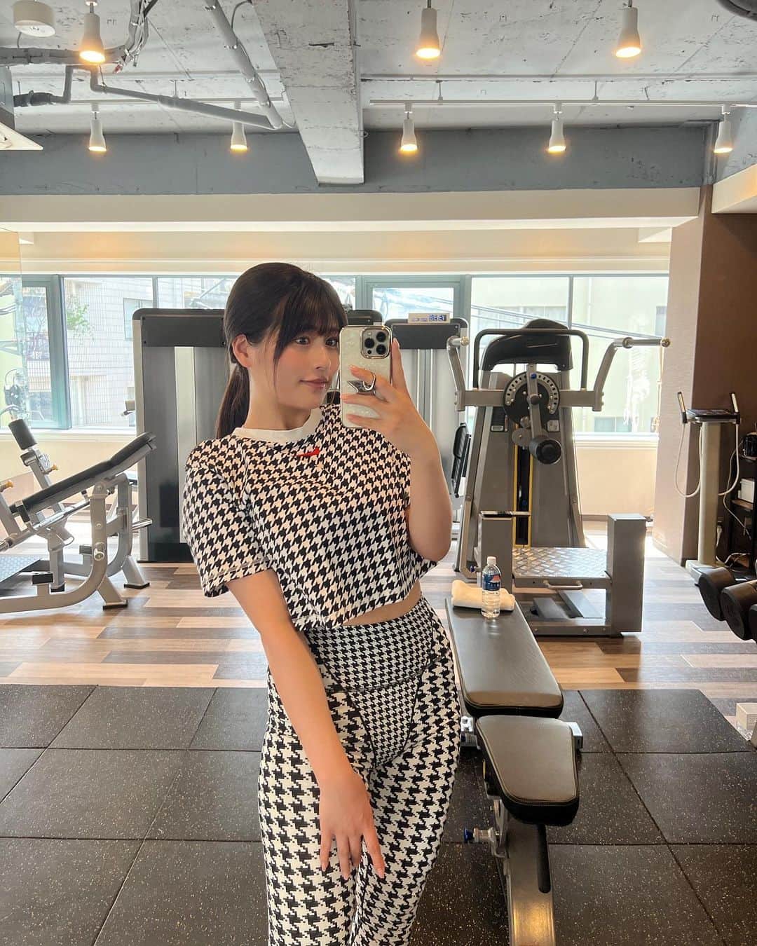のインスタグラム：「夏前なのでジム強化🔥💪🏻 @kayg_personalgym マシーンいっぱいあってテンション上がりました！今日はおしりとお腹を鍛えたよᕙ( "̮ )ᕗ✨  #ジム #パーソナルジム #ボディメイク #筋トレ #筋トレ女子 #トレーニングウェア #nike」
