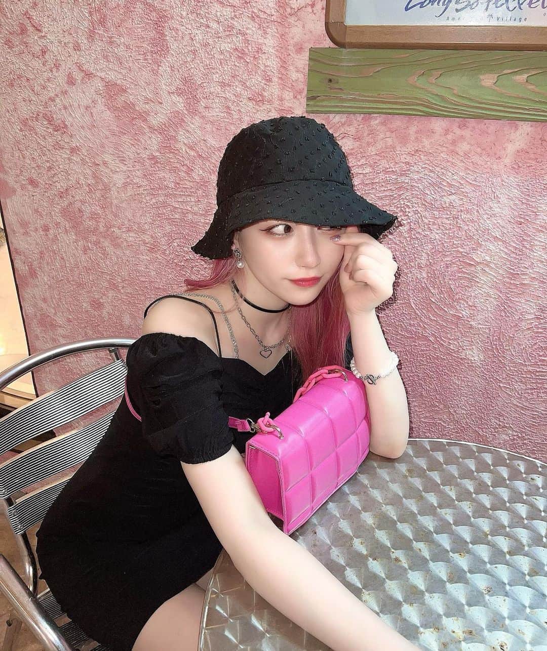 海羽凜のインスタグラム：「_  沖縄にいました🐠💗 リフレッシュいっぱいできたので 明日からもみなさん一緒にファイティン☺︎♪  #셀카  #얼스타그램 #교복　#코스프레  #粉红色 #可爱 #ピンクカラー #無敵ピンク  #韓国 #韓国語勉強 #韓国ファッション #網紅 #ガールクラッシュ #ﾘﾝﾎﾟﾄ」