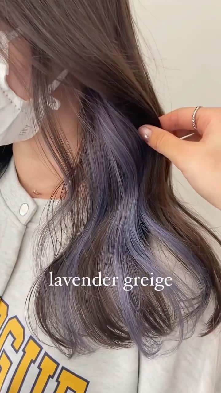 のインスタグラム：「【動画で見るヘアカタログ】  人気の #インナーカラー をご紹介💁🏼‍♀️✨ ぜひ参考にしてみてくださいね！  ================================= @alivehair では、ヘアカタログや流行の ヘアカラー・ヘアスタイルに関する 情報を毎日更新中です💫 あなたの取り上げてほしいテーマを コメントすると記事になるかも？ ぜひフォローしてチェックしてください💡 =================================  ================================= ✂︎PRICE（店舗により金額が異なります。 クーポンもありますのでぜひご活用ください💁🏻‍♀️） ・グラデーションカラー：¥11,000〜 ・バレイヤージュカラー：¥22,000〜 ・ハイライト：¥15,400〜 =================================  #美容院 #美容室 #原宿美容室 #吉祥寺美容室 #インナーカラー #イヤリングカラー #フェイスフレーミング #韓国カラー #ブルーカラー #ブルーブラック #ラベンダーカラー」