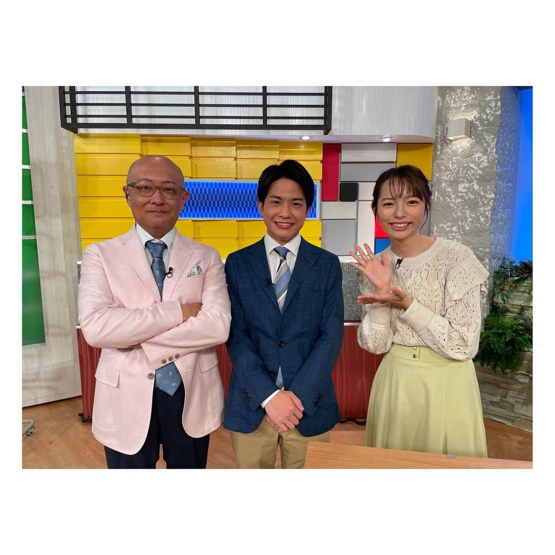 阿部芳美さんのインスタグラム写真 - (阿部芳美Instagram)「"たむたむ"こと田村アナ、 「ストライク！」初登場💪🌸  後輩と一緒にスタジオ進行をしたのは初めてでした…☺️ 楽しかったなぁ〜👏！  一生懸命な姿に私ももっと頑張ろうと刺激を受けました✨  明日からGWですねっ🎉 お休みの方、是非素敵な連休にしてください！ 私は仕事頑張りますーー🤣👍  #ストライク #佐藤啓 アナ#田村浩平 アナ#阿部芳美」4月28日 22時10分 - yoshimi_abe0410