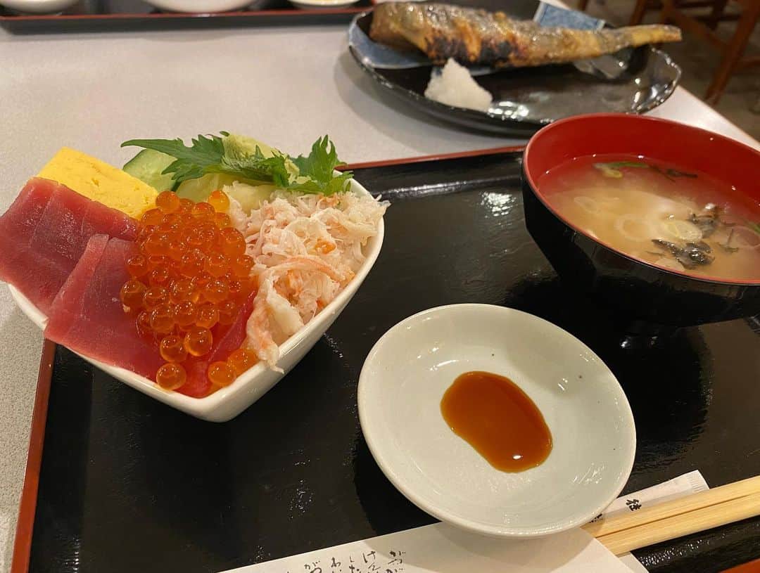 前田志良さんのインスタグラム写真 - (前田志良Instagram)「３日間、北海道へ旅行に行ってきましたー😉  登別の温泉とか、小樽とか札幌にも行って、食べ歩きしてきましたー笑  やっと行けてよかった！  海鮮とスープカレーが特に美味しかった😂」4月28日 22時28分 - bikoon.shiro