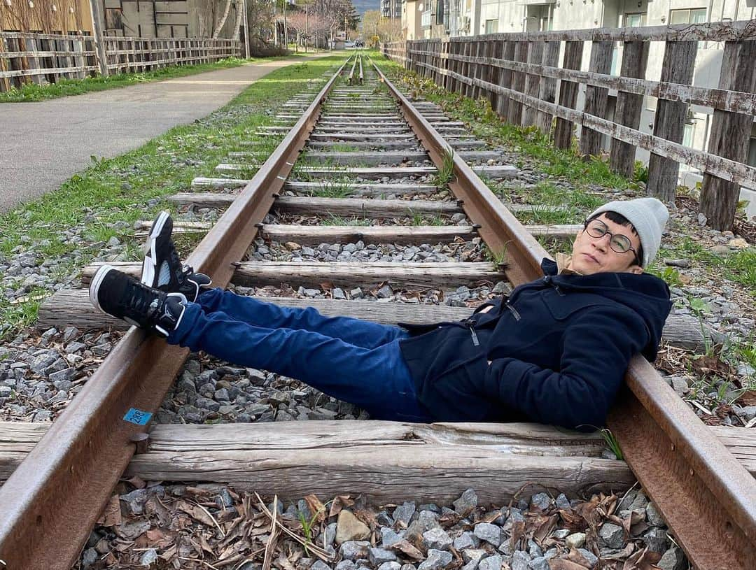 前田志良さんのインスタグラム写真 - (前田志良Instagram)「３日間、北海道へ旅行に行ってきましたー😉  登別の温泉とか、小樽とか札幌にも行って、食べ歩きしてきましたー笑  やっと行けてよかった！  海鮮とスープカレーが特に美味しかった😂」4月28日 22時28分 - bikoon.shiro