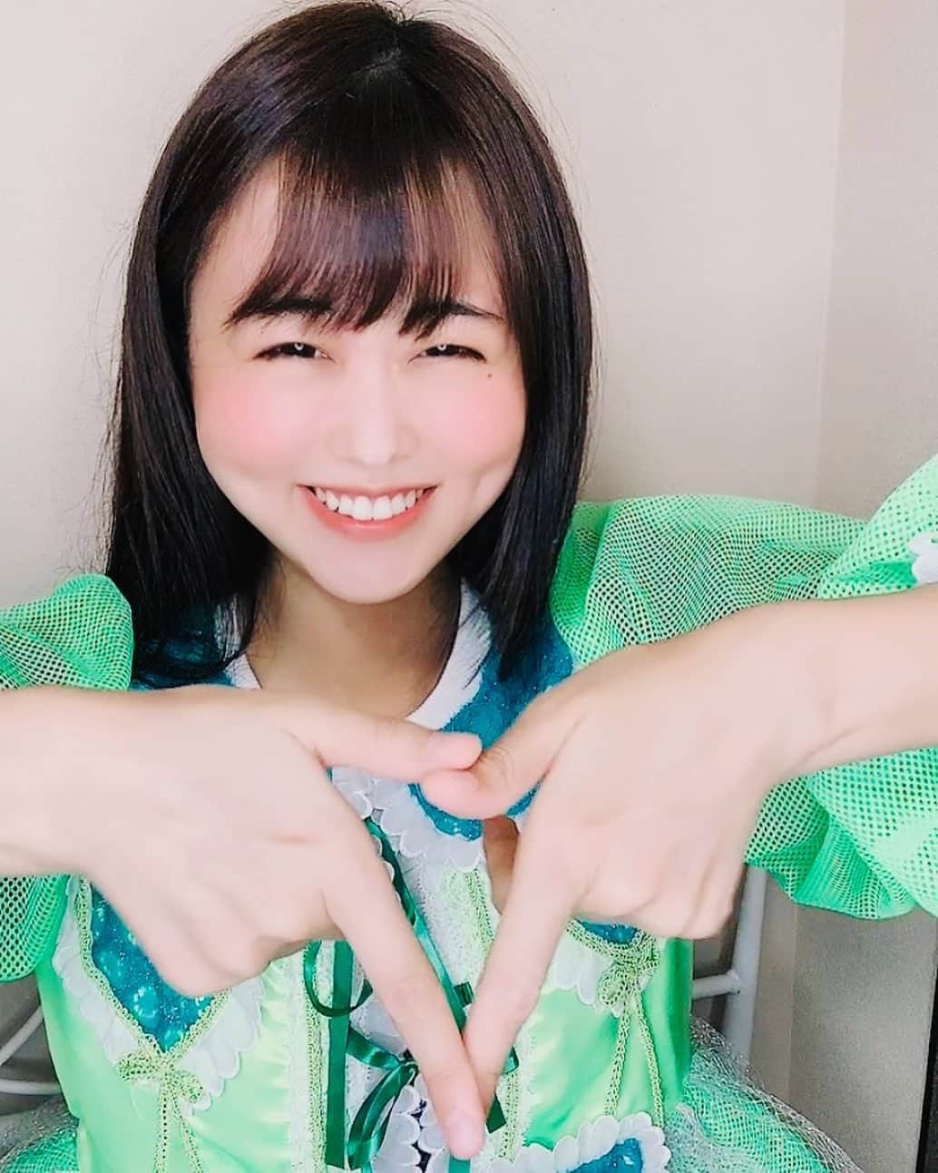 月森楓のインスタグラム：「💚(´∩｡• ᵕ •｡∩`)♡？？ ハート…？？むずかしい！  #idol #soloidol #japanesegirl #kawaii #lovely #japaneseidol #kaepyon #月森楓 #かえぴょん」