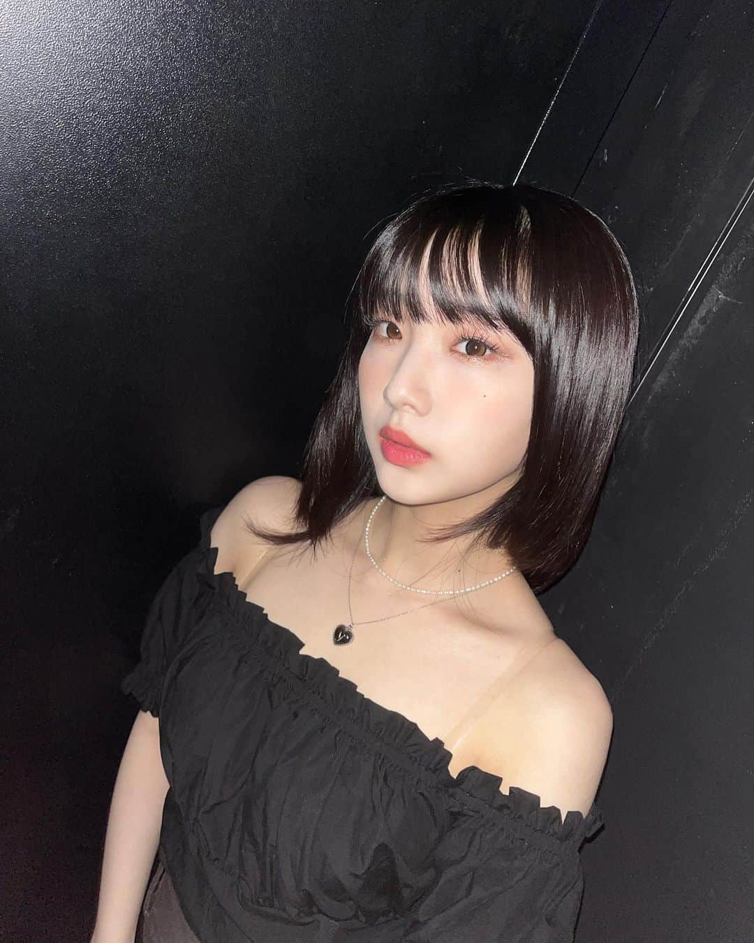 今月の少女さんのインスタグラム写真 - (今月の少女Instagram)「🐸 [#여진 / #YeoJin] 🖤까망이🖤  🖤Black🖤  #이달의소녀 #LOONA」4月28日 23時32分 - loonatheworld