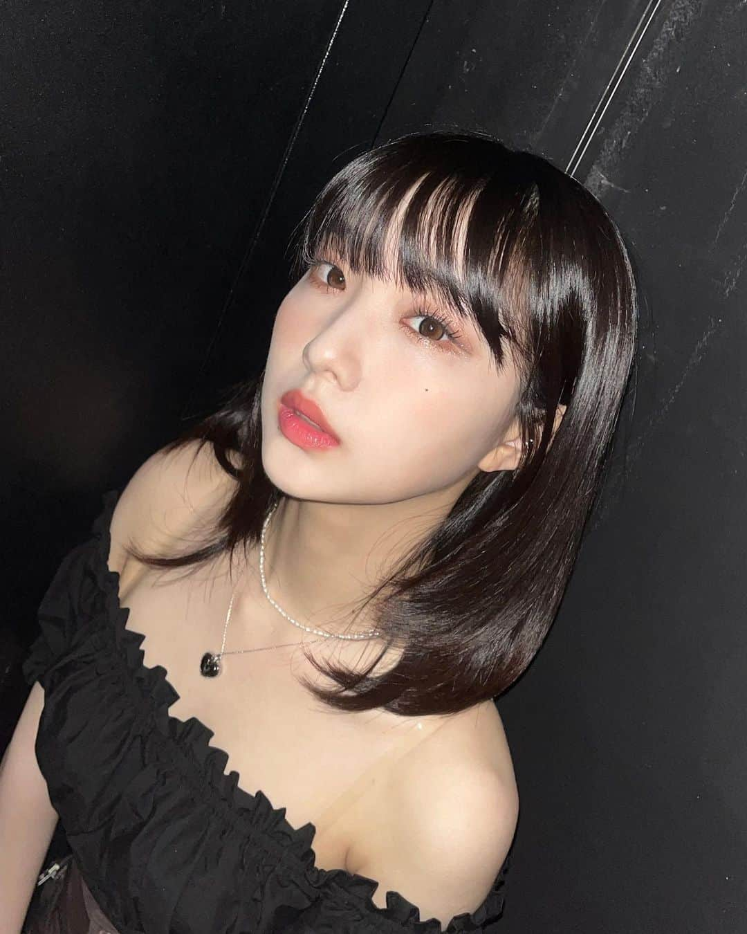 今月の少女さんのインスタグラム写真 - (今月の少女Instagram)「🐸 [#여진 / #YeoJin] 🖤까망이🖤  🖤Black🖤  #이달의소녀 #LOONA」4月28日 23時32分 - loonatheworld