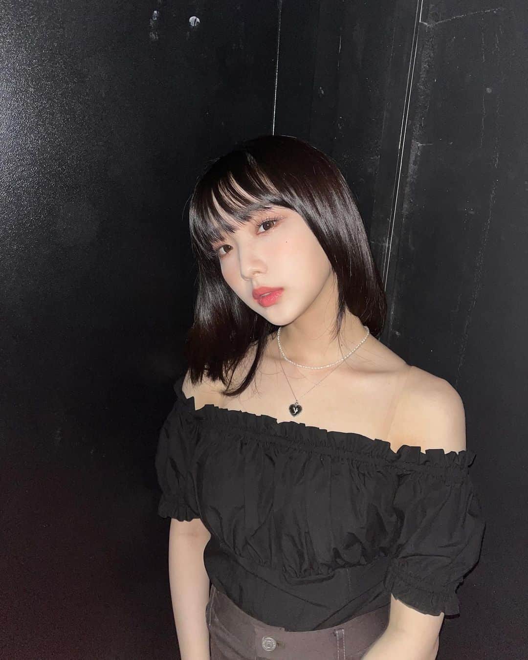 のインスタグラム：「🐸 [#여진 / #YeoJin] 🖤까망이🖤  🖤Black🖤  #이달의소녀 #LOONA」