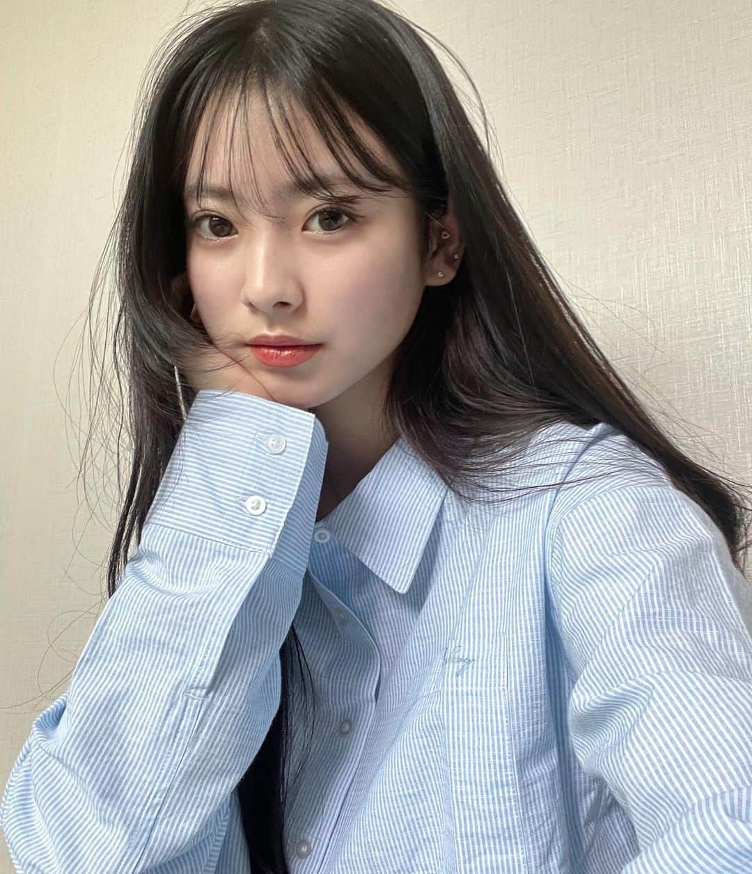 田中杏奈のインスタグラム：「✎ アップデートした絵文字かわい、、🫥🤍  久々にコメントなんこか返そうかな~   #田中杏奈」