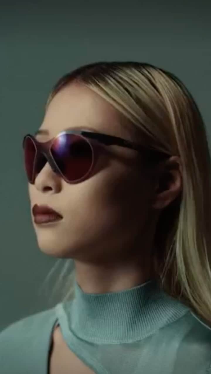 OAKLEYのインスタグラム：「In 1992, the iconic Sub Zero was introduced to the world on the faces of some of the era's biggest icons. Now, the relic has had a technological reboot. Re-introducing next to nothing. @aori_nishimura #OakleySubzero」