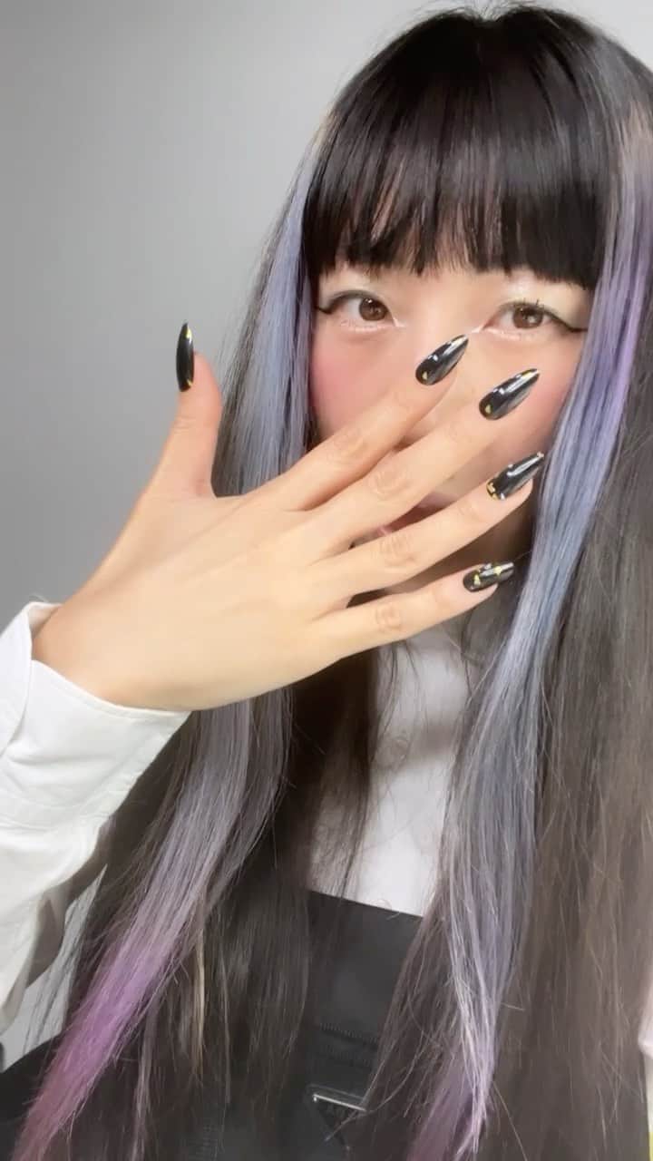 Mei Kawajiriのインスタグラム：「@nailboo is my boooooo 💎💘 I can change my look for any mood and instant manicure ! They are lightweight and strong for natural feeling long nails 🤍 #nailboopartner」