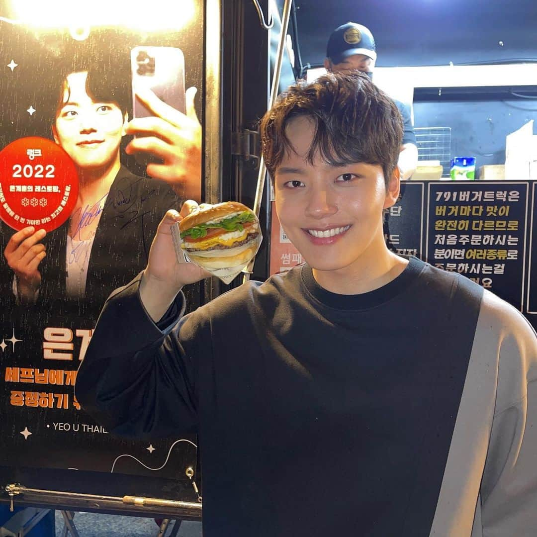 ヨ・ジングのインスタグラム：「ขอบคุณสำหรับกำลังใจที่อร่อยและของขวัญพิเศษค่ะ!!!!!!!  #tvN #링크 #은계훈 #9oo그램」