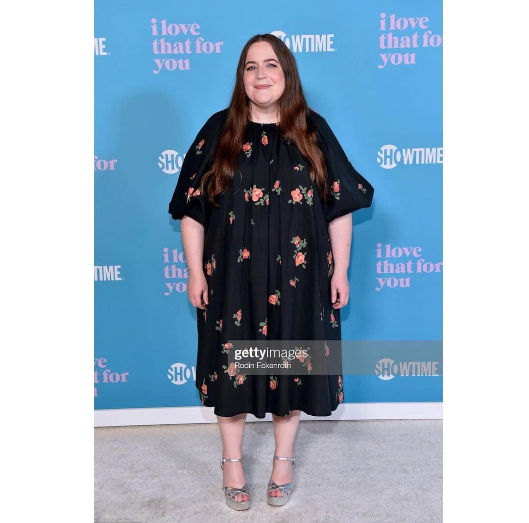 エイディー・ブライアントのインスタグラム：「getty image on grid in honor of @vanessabayer my friend of almost 15 years and the STAR of @ilovethatforyou_sho !!! she is so funny but also hot and kind! scary combo!!!!」