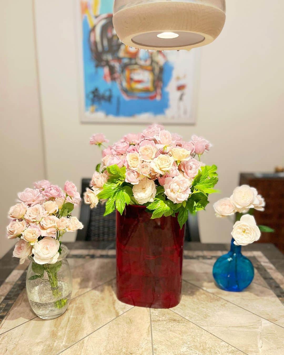 千秋さんのインスタグラム写真 - (千秋Instagram)「今日からGWなんですね。 なんか今年はつまんない。  ね、お花とか器とか好きになってきたのは完全にBBAの証拠✌🏻 お部屋がいい匂いで嬉しい💐  #千秋インテリア」4月29日 12時03分 - chiaki77777