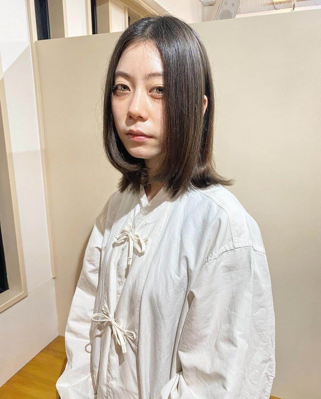 Sumireのインスタグラム：「髪メンテナンスしてつるつるになった⭐︎ いつもありがとう☺️💆‍♀️✨」