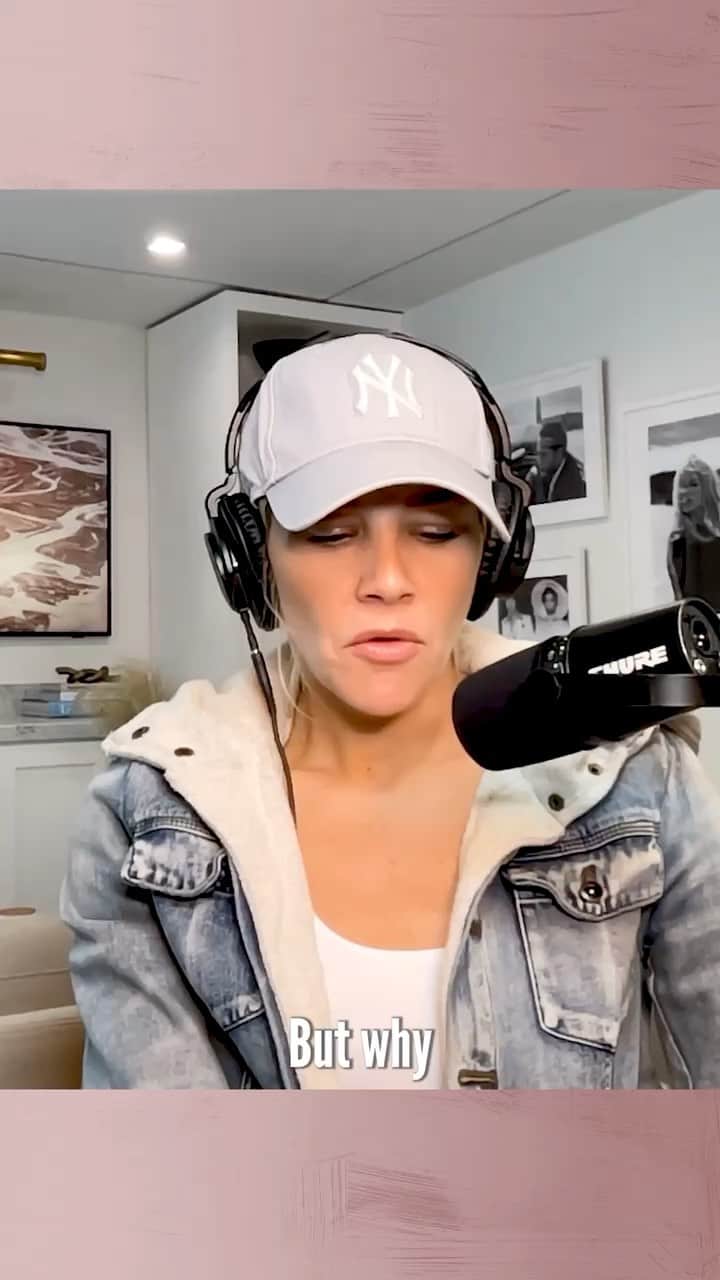 エリン・アンドリューズのインスタグラム：「Back today with an all new @calmdownpodcast! Buckle up. @charissajthompson @iheartpodcast」