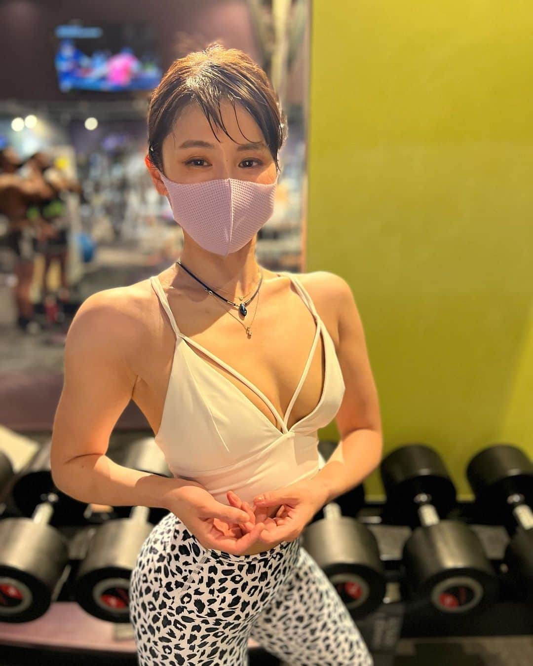 齋藤優紀さんのインスタグラム写真 - (齋藤優紀Instagram)「減量すると胸から減ってく🥲🥲 悲しい🥲  高校生のとき、友達が彼氏できてから急激に胸が大きくなったことを思い出しました🥺 （ただの成長期かも知れやんが）  #apf #fwj #筋トレ女子 #ランウェイモデル #モノキニ #fitnessgirl  #fitnessmodel  #fitness  #training  #トレーニング  #ジム  #フィットネス #筋肉 #美ボディ #ダイエット #ワークアウト  #bodymake  #running  #フィットネスモデル  #トレーニングジム  #トレーニング好きな人と繋がりたい  #トレーニング好きと繋がりたい  #プロテイン #protein  #アンバサダー #optimum  #beauty #trainingwear」4月29日 7時54分 - yuki_fit0828