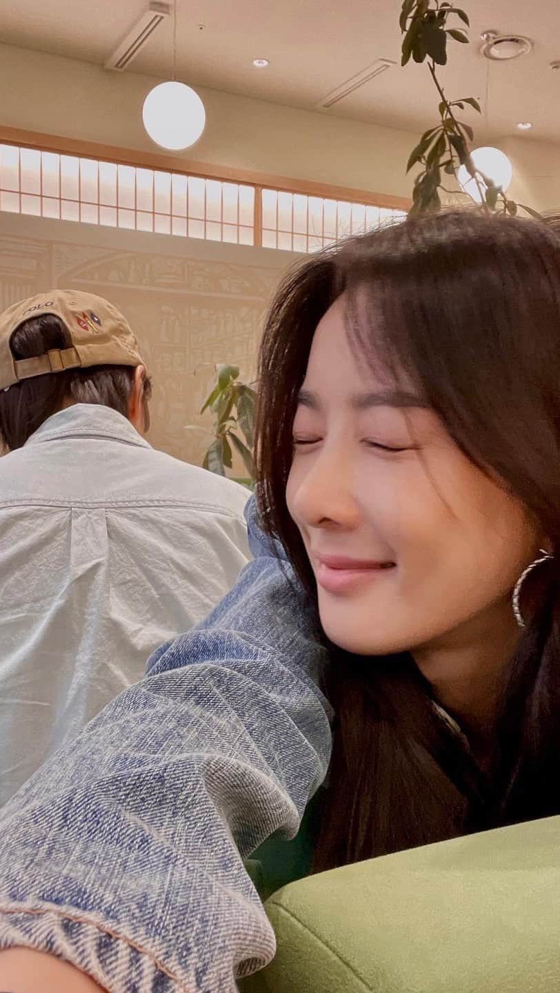 イ・チョンアのインスタグラム：「이제 이런거 익숙해져야 한다던데 안물안궁 그러나 나는 말하노라 🦭🤍   #camera_roll   긋모닝 곧 주말 입니다 힘을 냅시다 여러분 💪🏼」