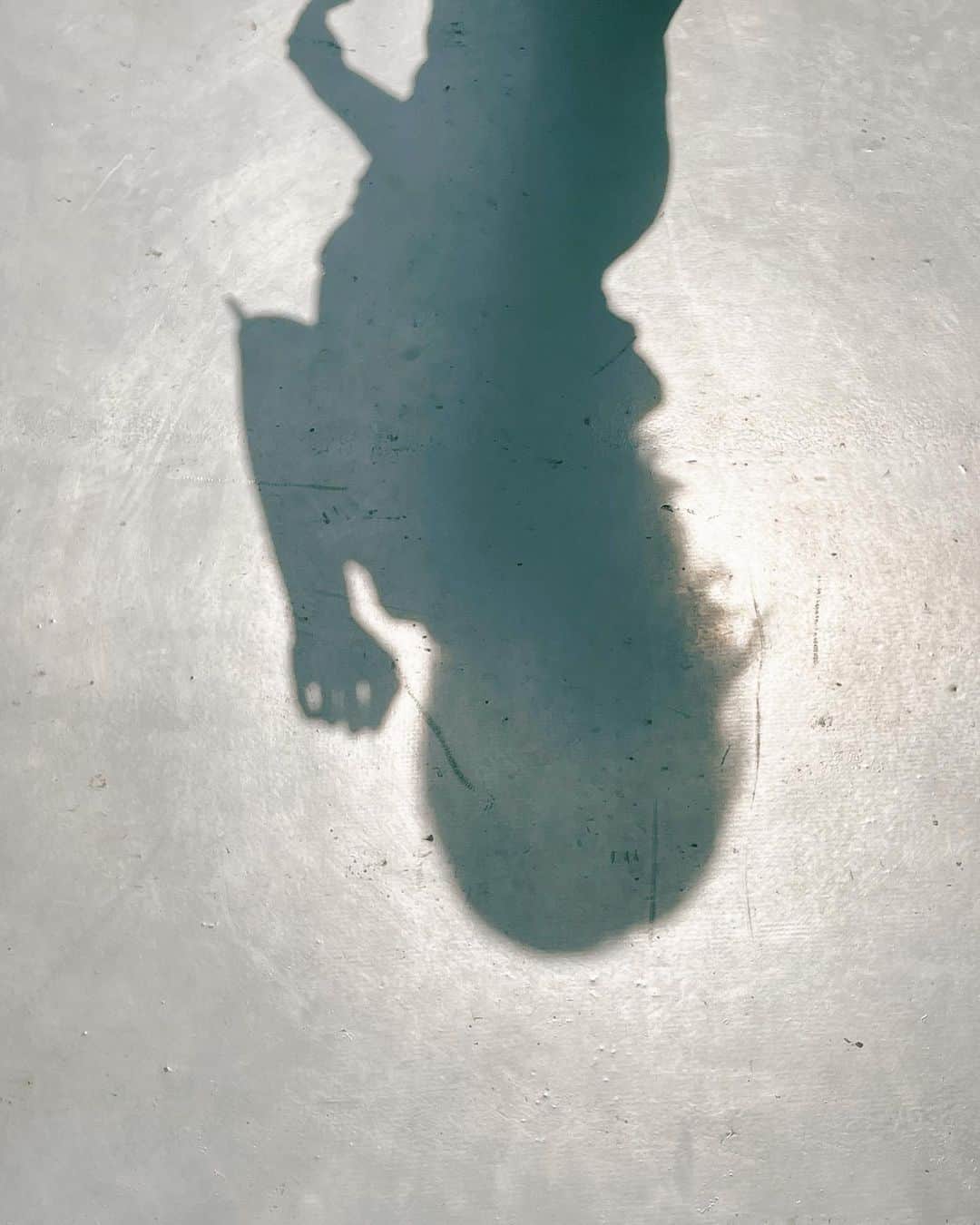 渡辺美優紀さんのインスタグラム写真 - (渡辺美優紀Instagram)「. 光があれば影もあるんだけど、どっちかしかない瞬間もあります☺︎ . 🌝🌚 .」4月29日 11時28分 - miyukichan919