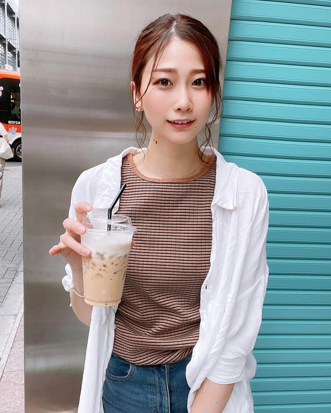 塩野響子のインスタグラム：「⠀アイスラテの季節きたね🍉🍉🍉 ⠀ ⠀ #今日寒いけど #GW楽しもう #ライブで待ってるよん ⠀」