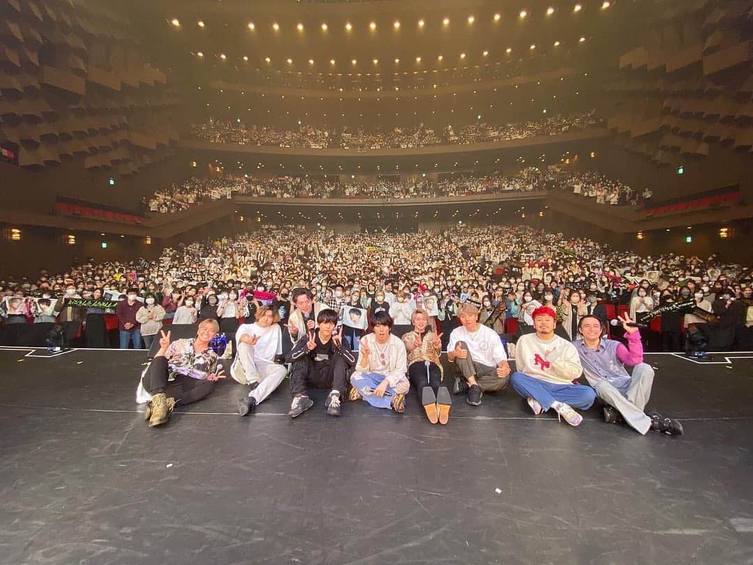 大野雄大のインスタグラム：「Da-iCE TWO MAN LIVE TOUR -REVERSi-in大阪  VS MY FIRST STORY  ということで、  お越し下さった皆様、 応援して下さった皆様、 スタッフの皆様、 そしてマイファスさん！！！  さいっこうの想い出をありがとうございました！！！！😭  次は新潟にて CHEMISTRYさん！！😭✨  幼い頃から聴かせていただいていた方と同じステージに立てる日が来るとは思ってもみなかったです！！  恥じないよう、全力で楽しみたいと思います！！！！！  #先程の投稿は恥ずかしいのでなかったことにしてください笑 #今日も一日ありがとうございました」