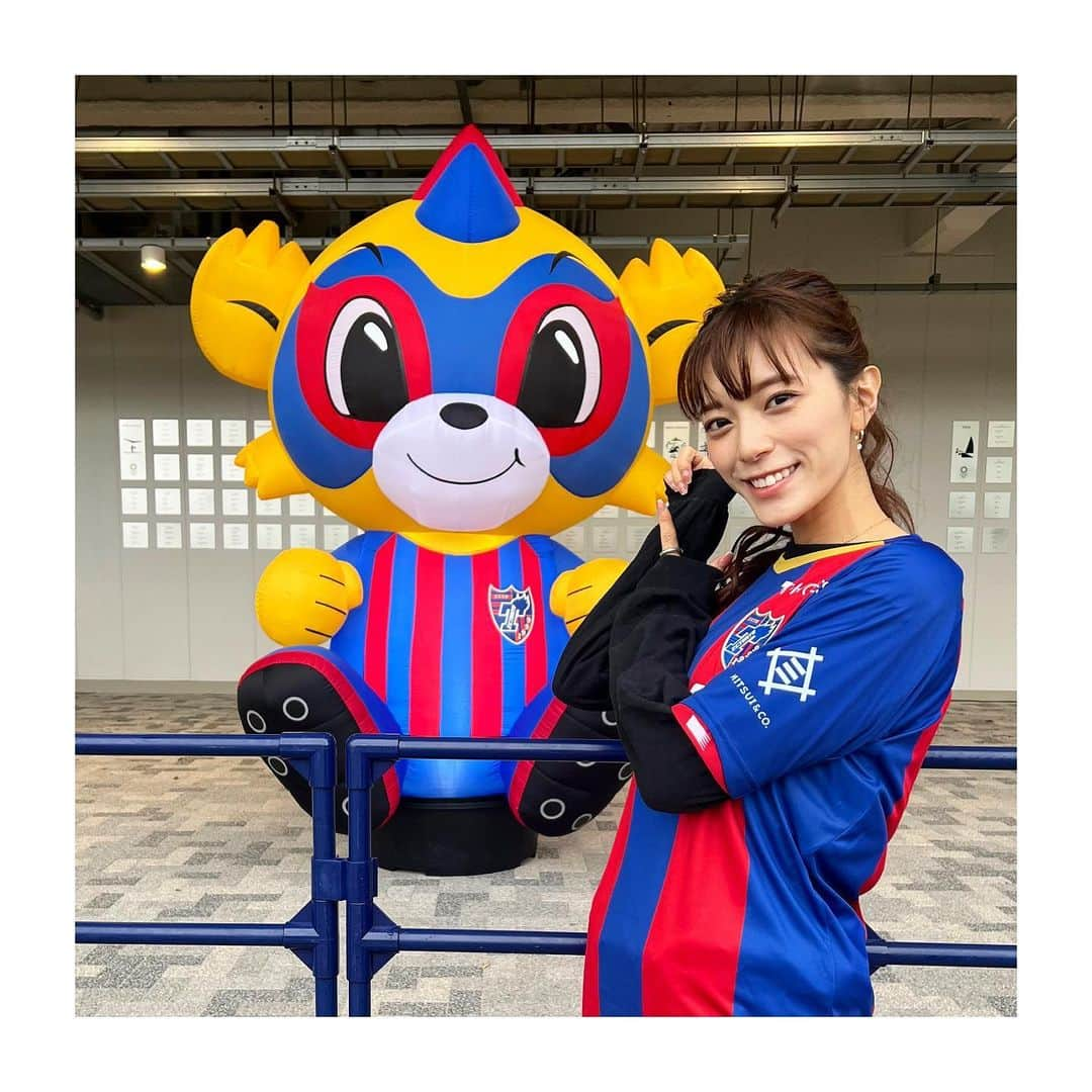 三谷紬さんのインスタグラム写真 - (三谷紬Instagram)「* 国立競技場でのＪ1初開催！ #fc東京 vs #ガンバ大阪 大盛り上がりの末に幕を閉じました！ 感想はただ一つ！！ やっぱり国立って最高だーー！⚽️ サッカーの聖地で特別な演出も多く、 本当に熱い試合でした。 次の国立競技場の試合が楽しみでなりません！🥺 選手の皆様、サポーターの皆様 お疲れ様でした🫶🏻 * #tokyo#fctokyo#ガンバ#大阪#soccer#football#サッカー#jリーグ#jleague#j#league#試合#国立競技場#新国立競技場#聖地#ドロンパ#🟥🟦#ラブjリーグ#ラブ#テレビ朝日#アナウンサー#三谷紬」4月29日 21時52分 - mitani_tsumugi