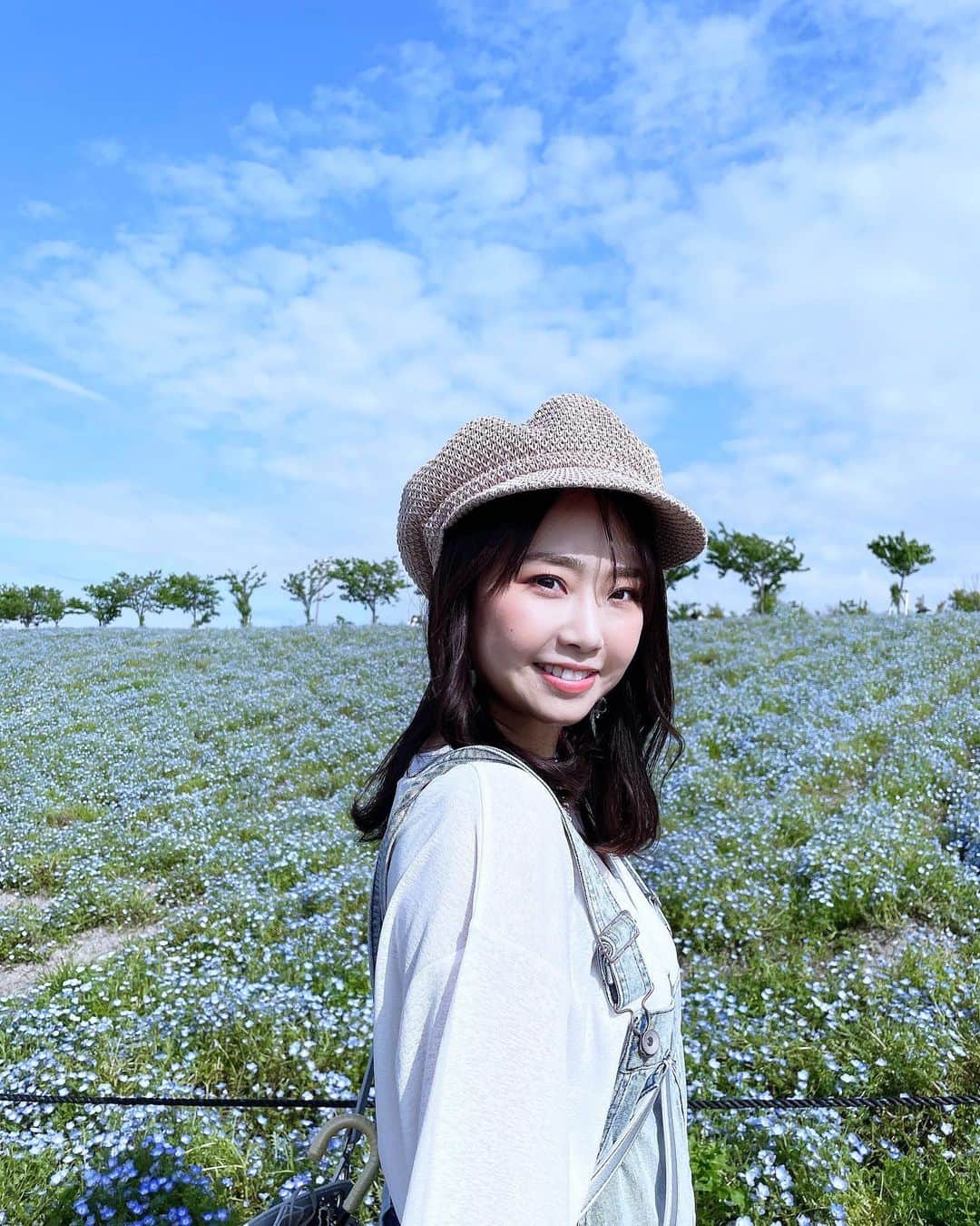 加藤夕夏のインスタグラム：「⁡ ⁡ ⁡ NMB3期生として 公演デビュー10年周年💠✨ ⁡ いつも応援ありがとうございます！ ⁡ ⁡ ⁡ 2012.4.29"会いたかった公演" 行ったよ！って人いるかな？😳笑 ⁡ 私、ずーっと歌って踊ってるんやなぁ、、🕺 好きなことやから楽しくて、、、🥰 ⁡ 10年経っても、初めてのこととか出来ひんことばっかりで毎日学ぶことばっかりです！ 楽しい！これからも、楽しむ🕺✨ ⁡ 皆さんもぜひ、大阪難波に来た時はNMB48劇場寄って行ってくださいね😊 ⁡ ⁡ ⁡ ネモフィラの青色が3期生カラーだったのでこの写真💙✌️ ⁡ ネモフィラの花言葉は "どこでも、成功"っていうのが、あるらしい。 ⁡ 3期生のみんなも自分も、それぞれの場所成功しててほしいと思ったっ😊💙 ⁡ #ネモフィラ #NMB48 #うーか公演デビュー10周年 #うーか ⁡ ⁡ ⁡ ⁡ ⁡」