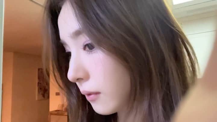 シン・セギョンのインスタグラム：「오랜만에 브이로그 올렸어요… 애프터눈 티 세트 만들어 먹었어용…💥 링크는 프로필에🌝 Link in bio ✨」